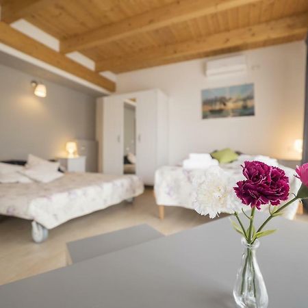 Peperino Attic Flat Apartment ชัมปีโน ภายนอก รูปภาพ