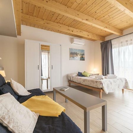 Peperino Attic Flat Apartment ชัมปีโน ภายนอก รูปภาพ