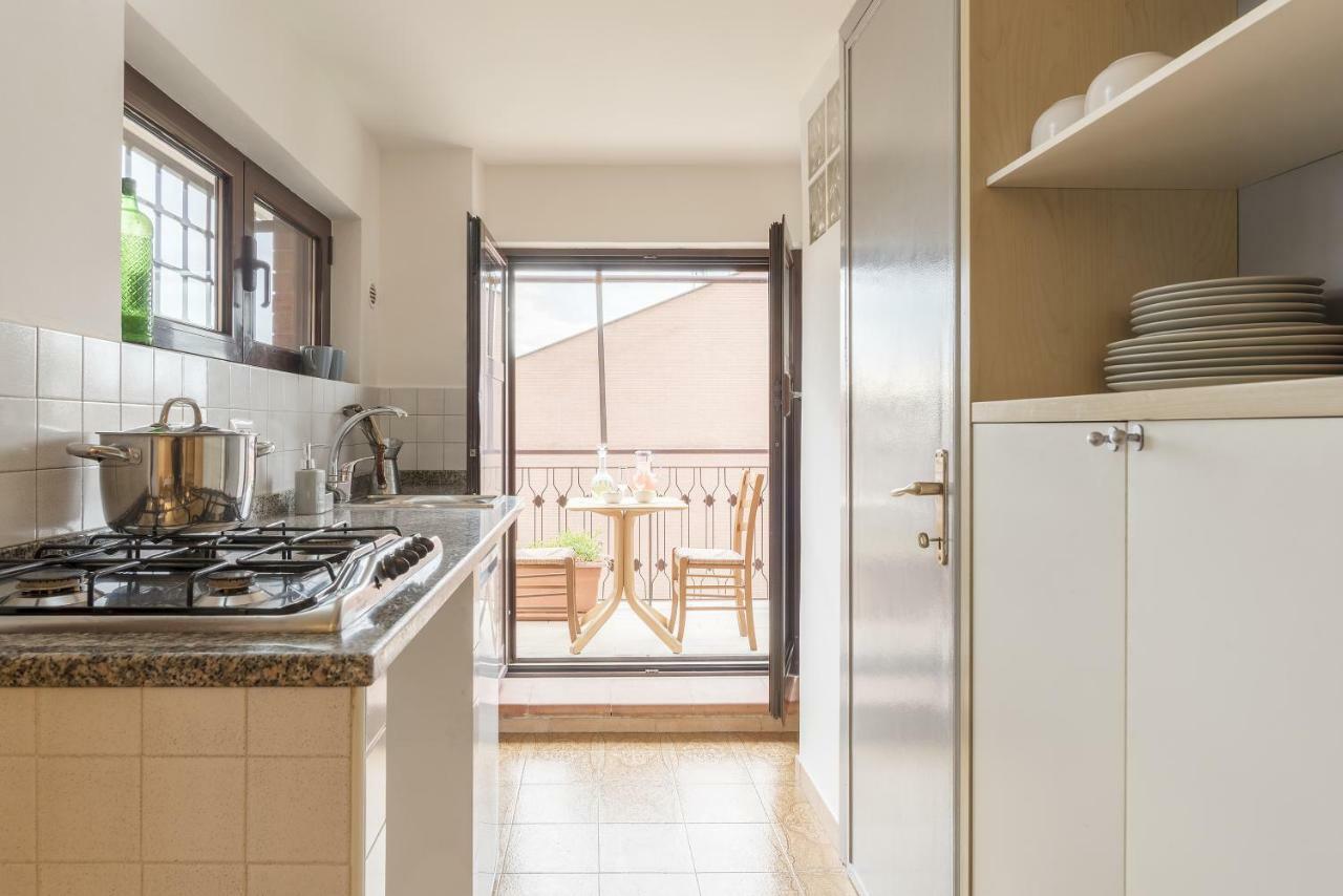 Peperino Attic Flat Apartment ชัมปีโน ภายนอก รูปภาพ