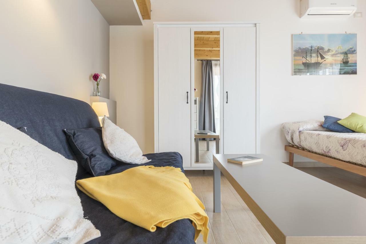 Peperino Attic Flat Apartment ชัมปีโน ภายนอก รูปภาพ