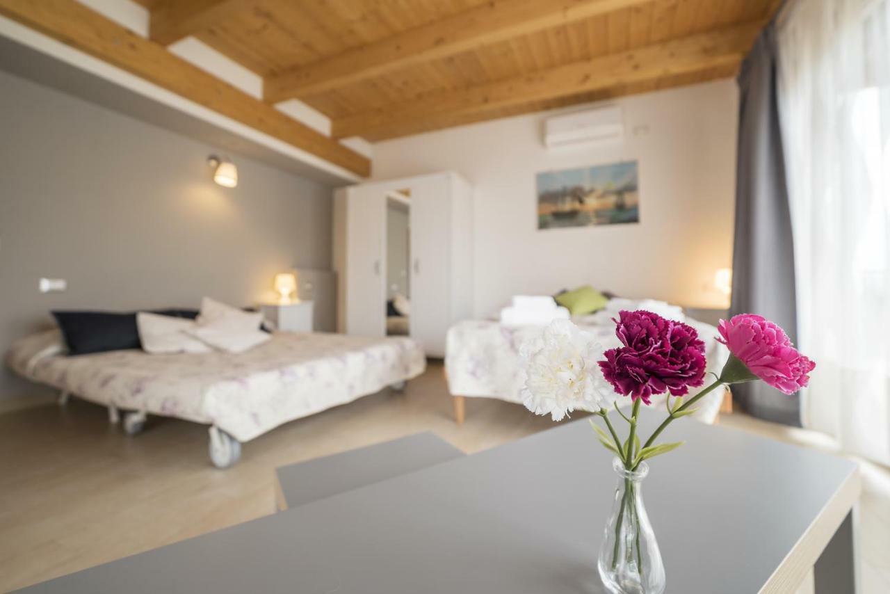 Peperino Attic Flat Apartment ชัมปีโน ภายนอก รูปภาพ