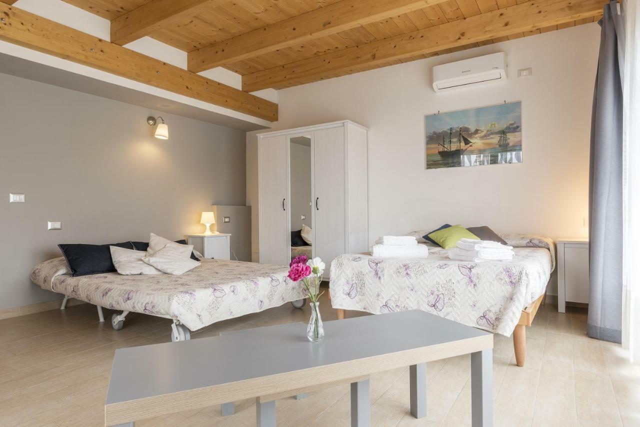 Peperino Attic Flat Apartment ชัมปีโน ภายนอก รูปภาพ
