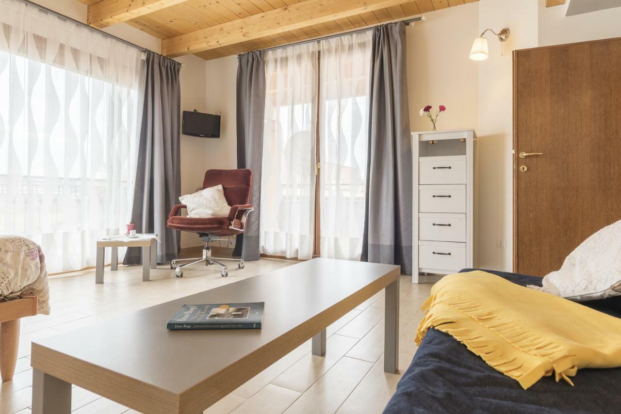 Peperino Attic Flat Apartment ชัมปีโน ภายนอก รูปภาพ