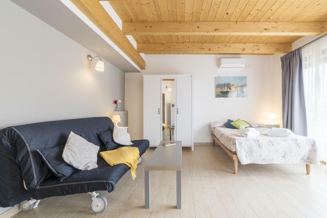 Peperino Attic Flat Apartment ชัมปีโน ภายนอก รูปภาพ