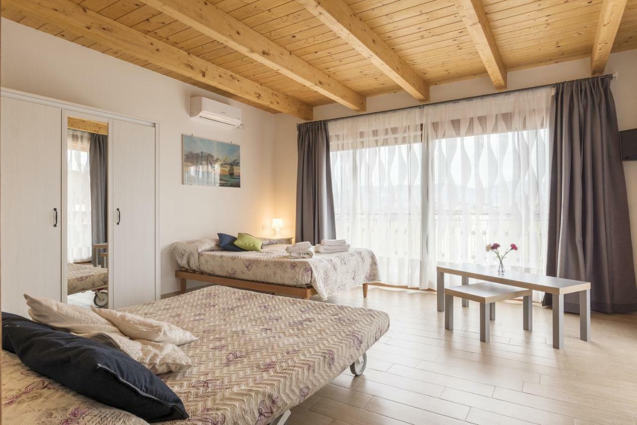 Peperino Attic Flat Apartment ชัมปีโน ภายนอก รูปภาพ