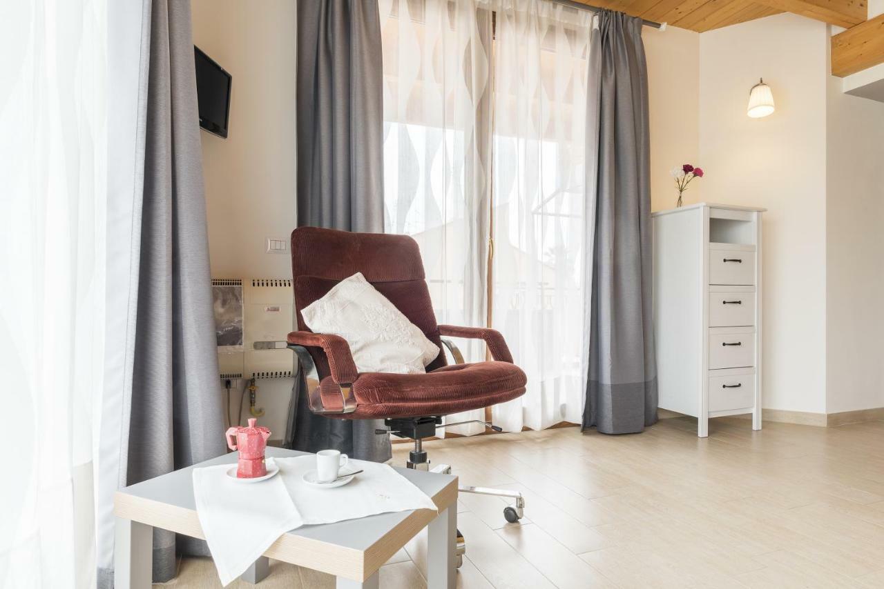 Peperino Attic Flat Apartment ชัมปีโน ภายนอก รูปภาพ